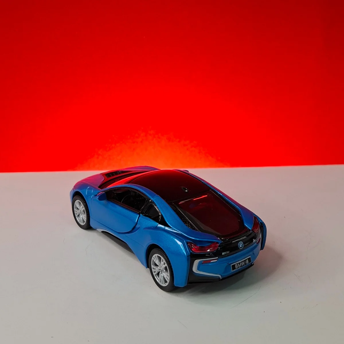 ماکت بی ام و i8 برند کینسمارت — نما 5