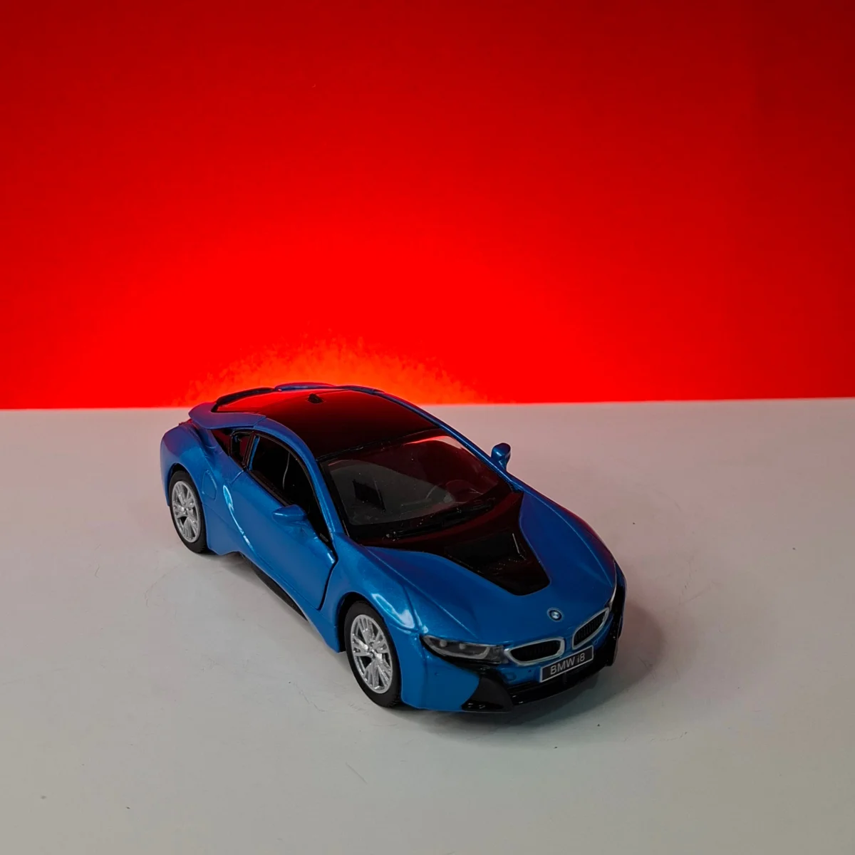 ماکت بی ام و i8 برند کینسمارت