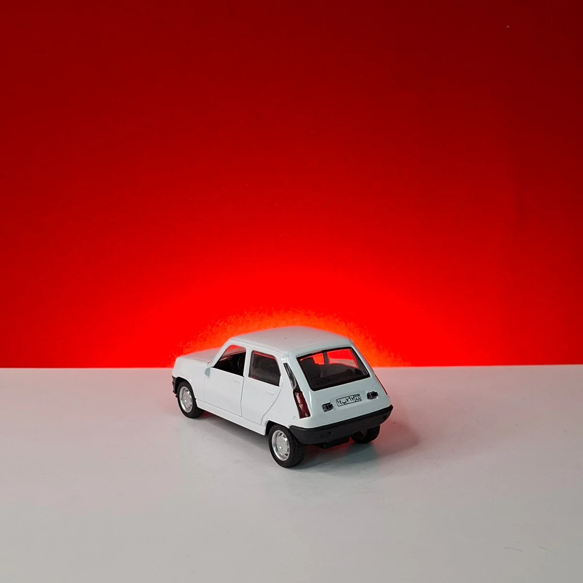 ماکت رنو ۵ — نما 7