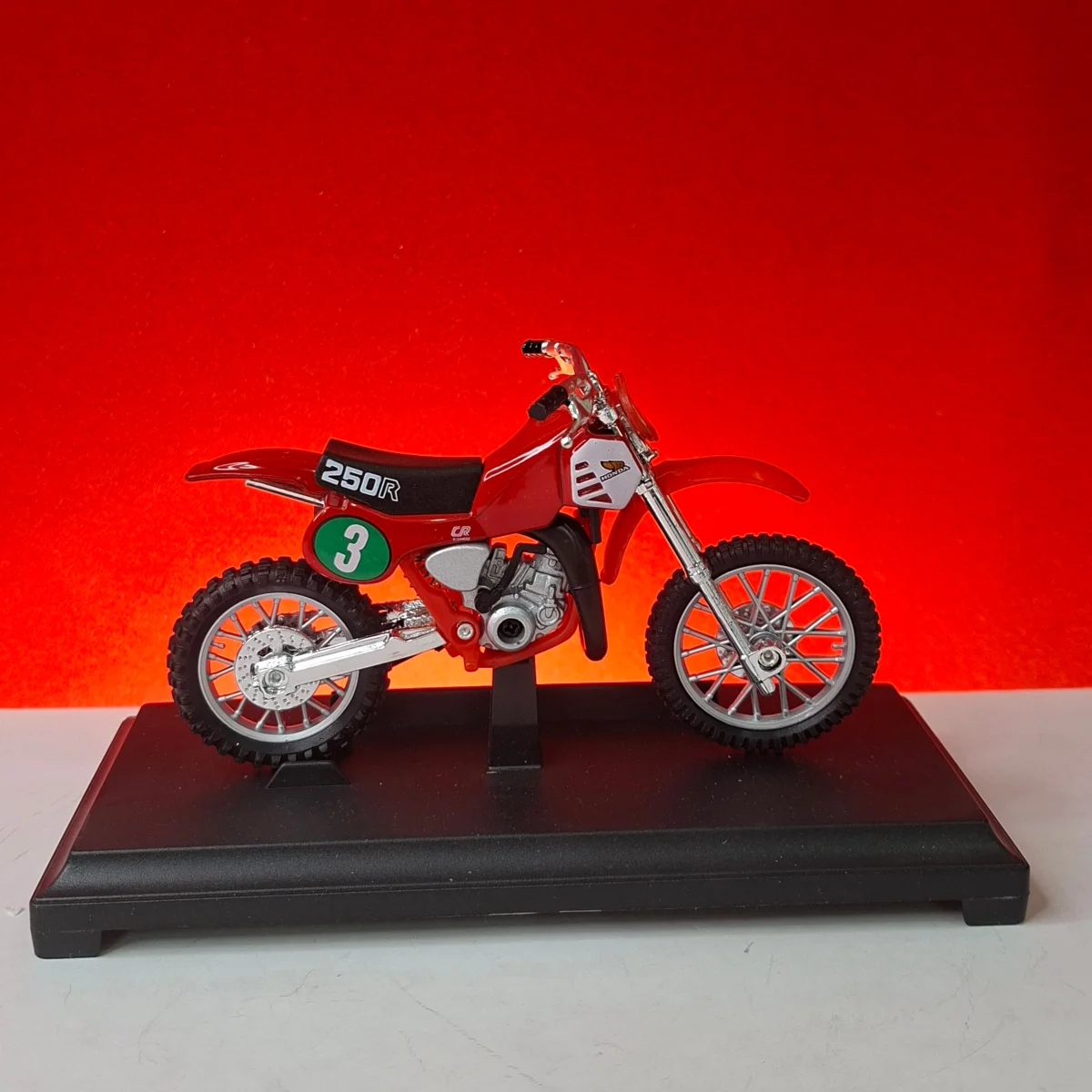 ماکت موتور هوندا CR 250 R برند ویلی — نما 1