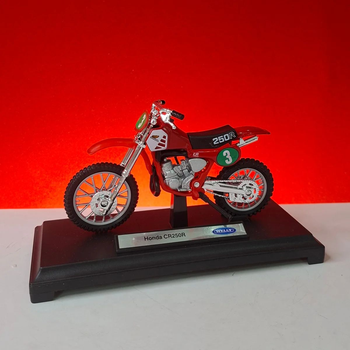 ماکت موتور هوندا CR 250 R برند ویلی — نما 3