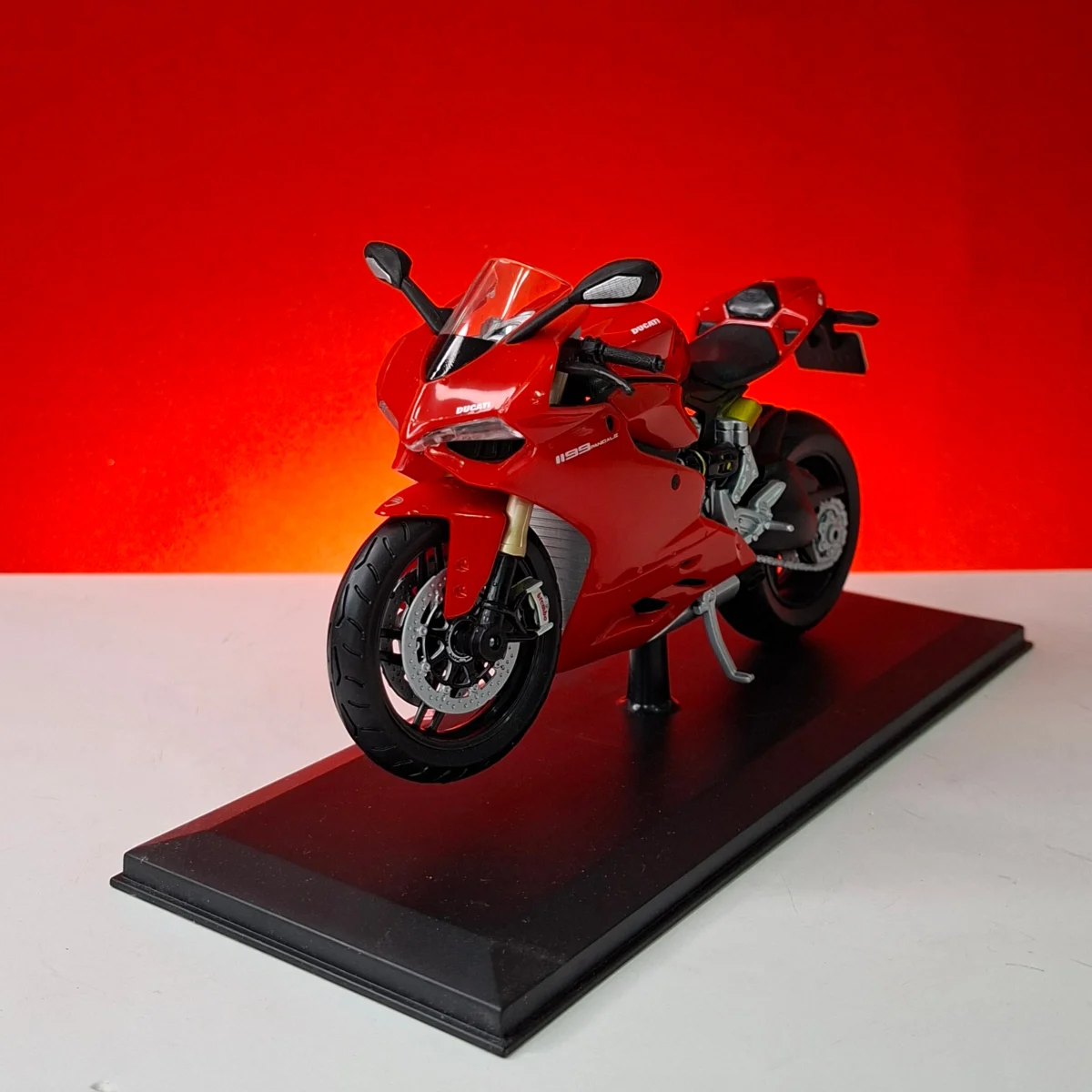 ماکت موتور Ducati1199 panigale — نما 2