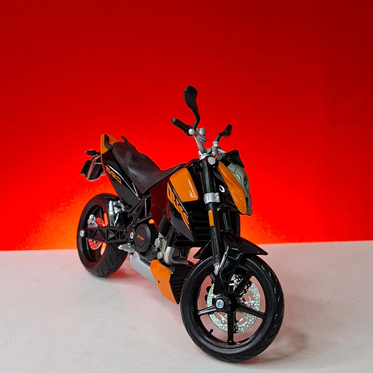 ماکت موتور KTM 690 — نما 2