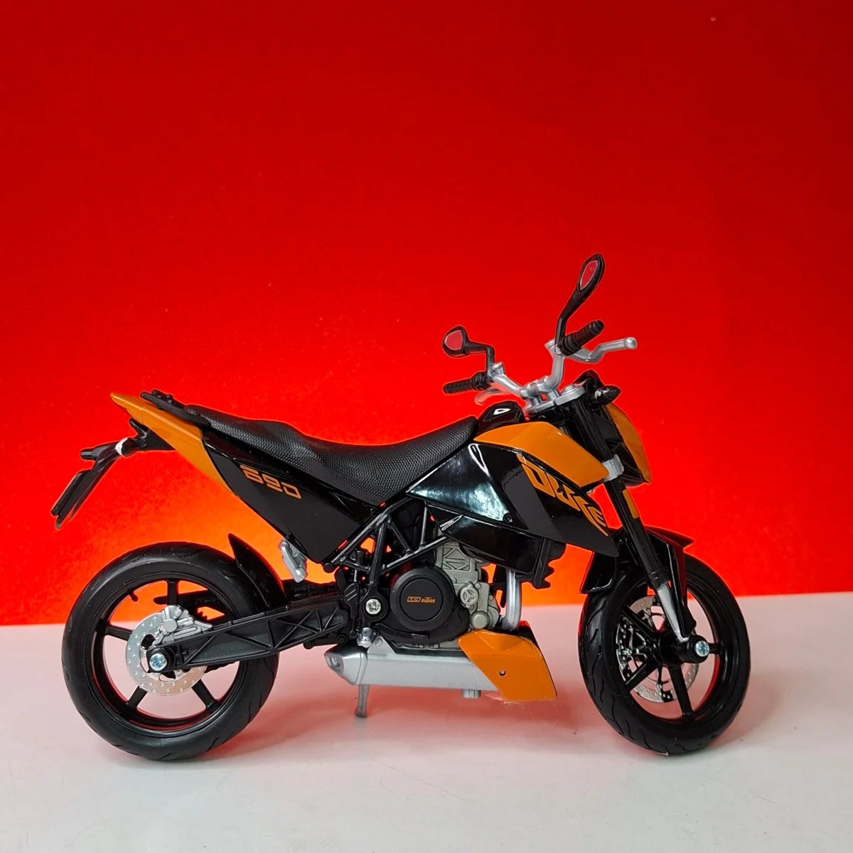 ماکت موتور KTM 690 — نما 3