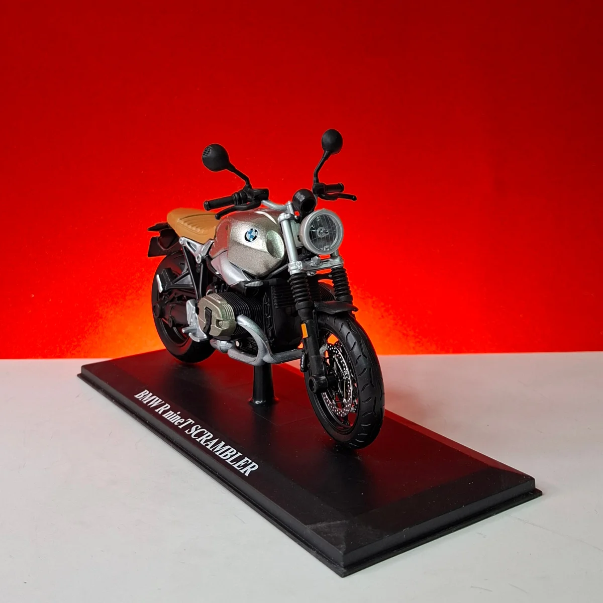 ماکت موتور bmw r ninet scramnler